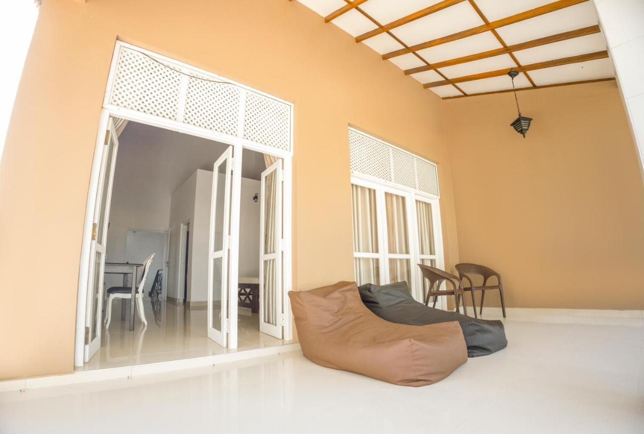 Lankahuts Villa Negombo Extérieur photo